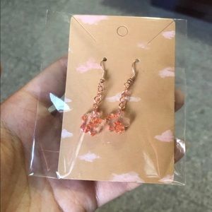 Flower dangly earring